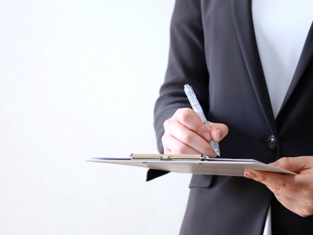 墓じまいのお見積もりをするイメージ